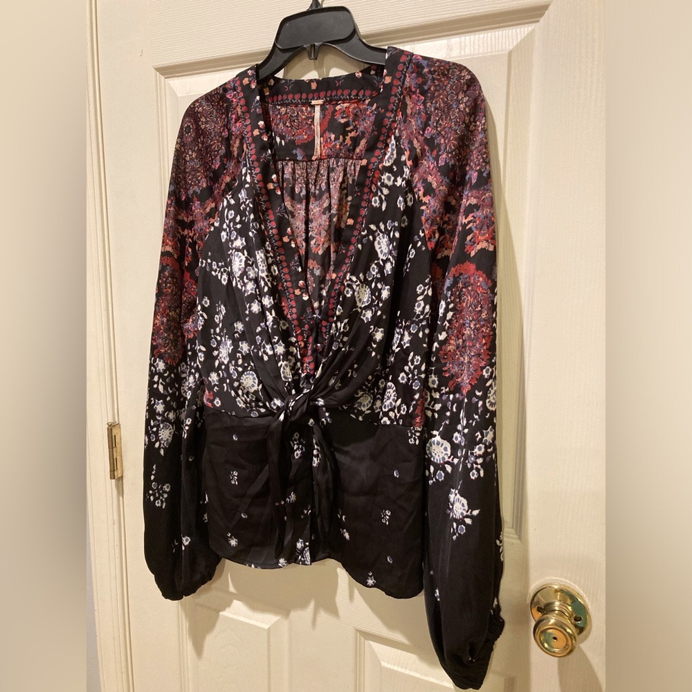 Free People Boho Artsy Multi Back Red Run Free Tunic SZ Med Front Tie Detail - Picture 8 of 15